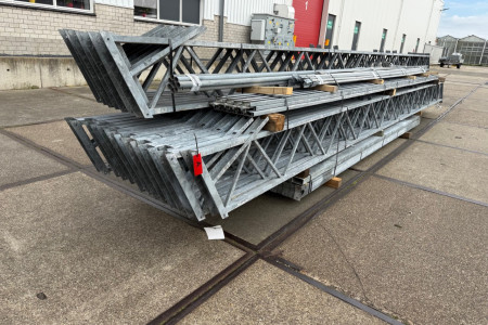 12.80 x 40.00m (512m²)